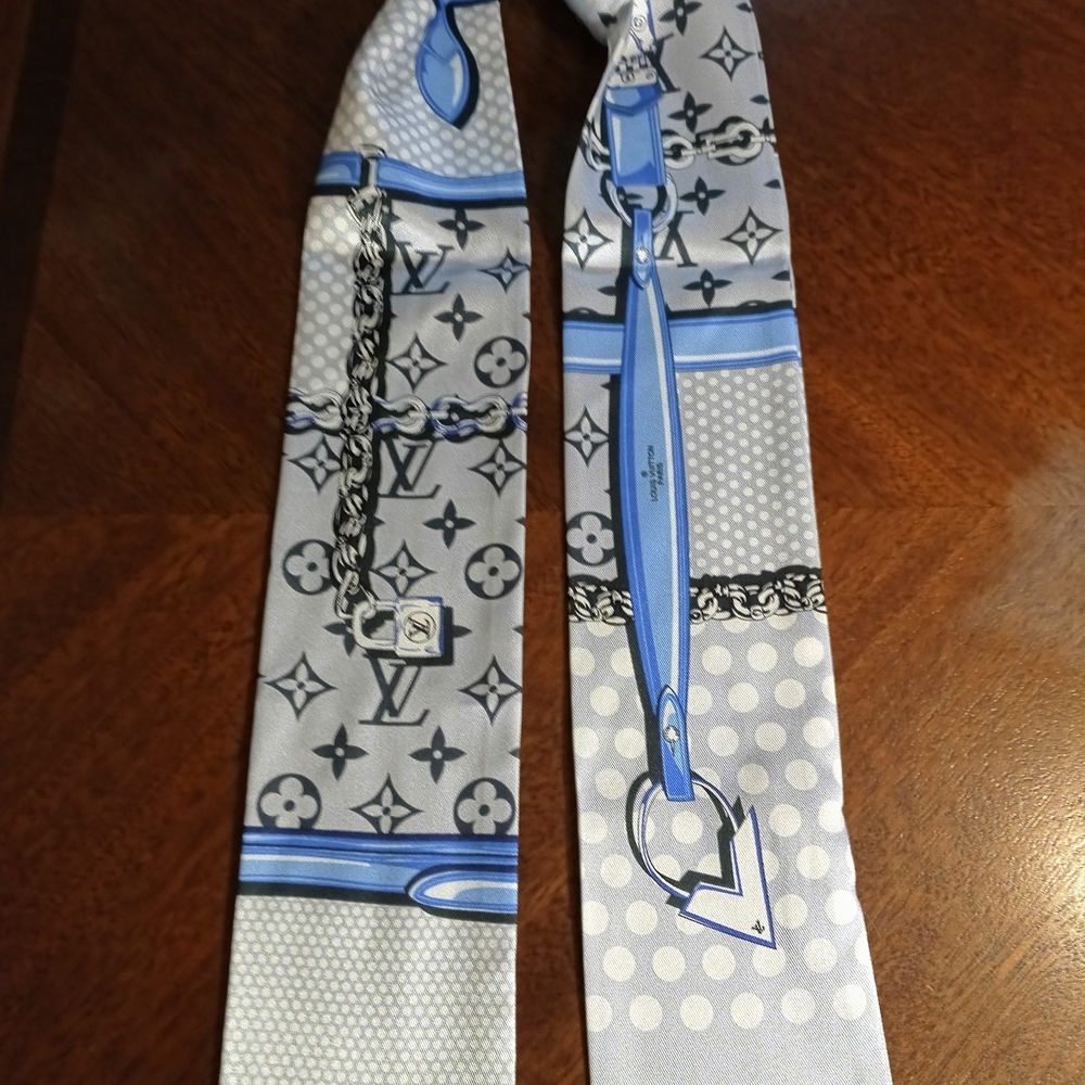 Louis Vuitton Monogram Blue and Gray Tie - Picture 3 of 11